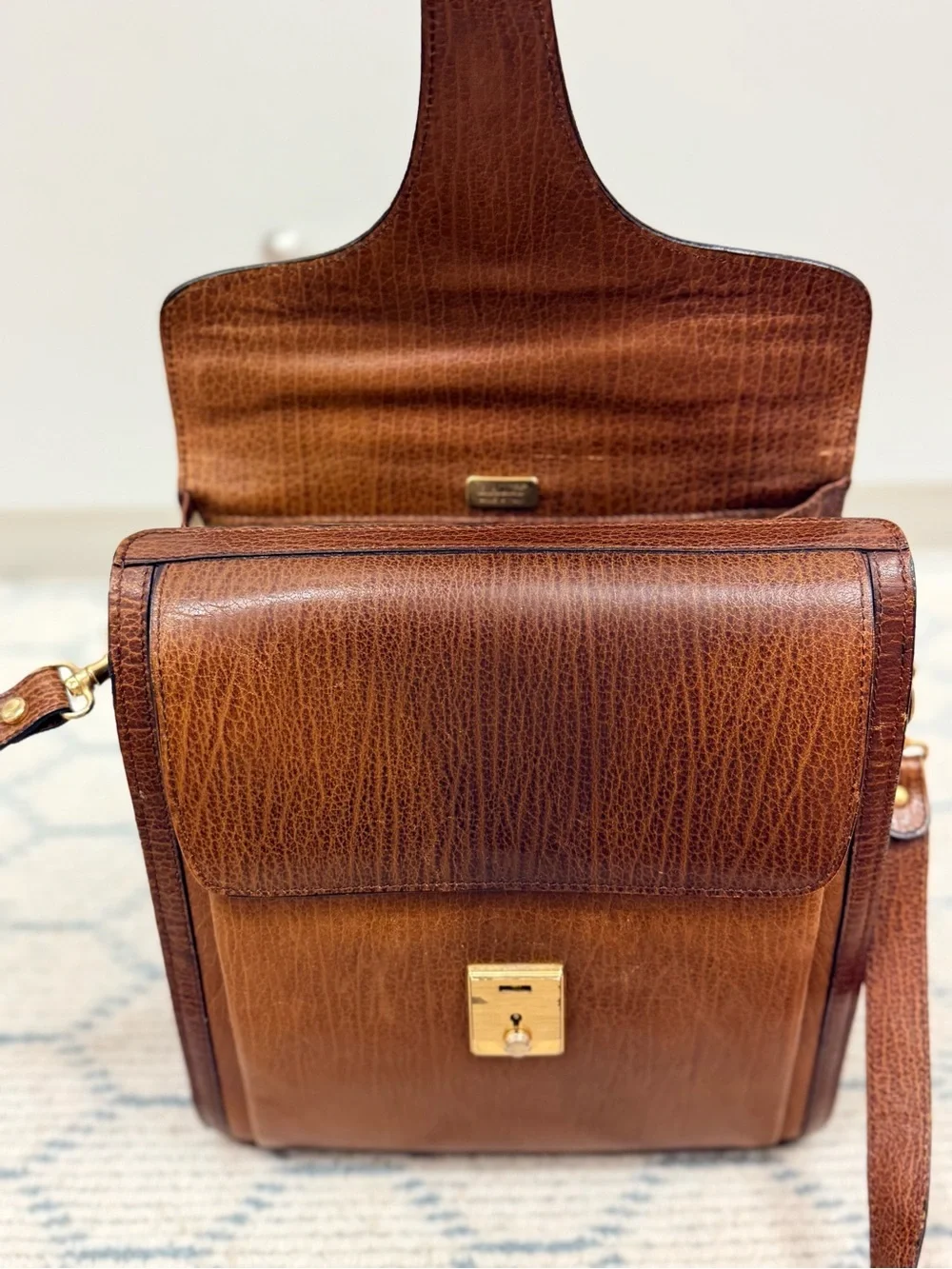 BALLY Vintage 90s Unisex Classic Brown Boar Leather 2-Way Top Handle W/ Org. Key